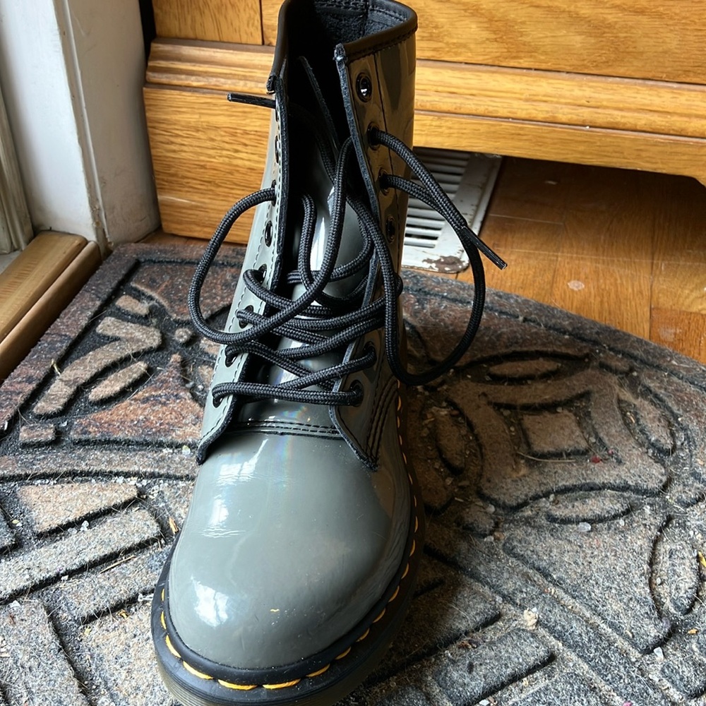 Dr. Martens iridescent gray gunmetal/rainbow Boots. 1460 YS 6 - Picture 4 of 14